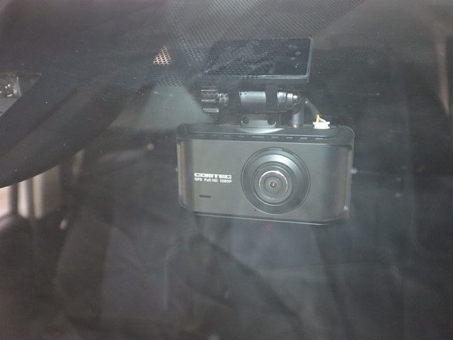 TOYOTA VOXY HYBRID 2017 Image 31