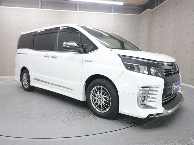 TOYOTA VOXY HYBRID 2017 Image 31
