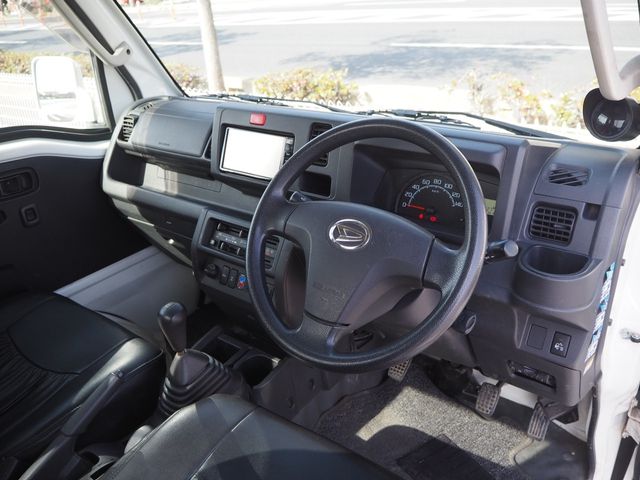 DAIHATSU HIJET TRUCK 4WD 2017 Image 31