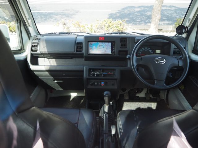 DAIHATSU HIJET TRUCK 4WD 2017 Image 31