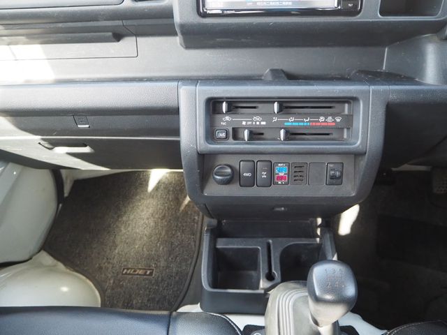 DAIHATSU HIJET TRUCK 4WD 2017 Image 31