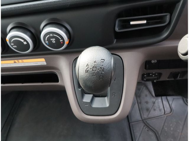 MITSUBISHI CANTER 2024 Image 31