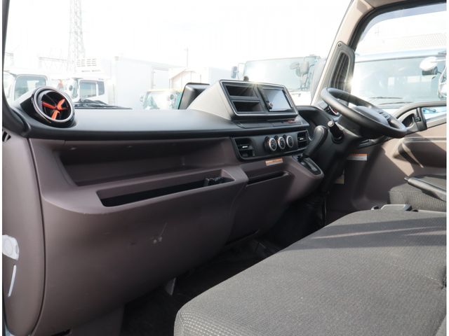 MITSUBISHI CANTER 2024 Image 31