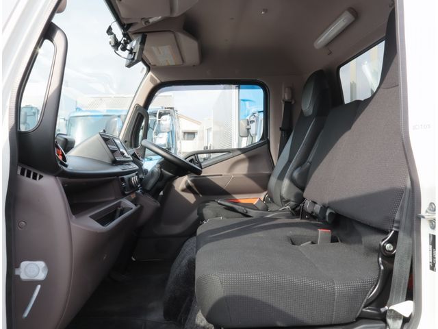 MITSUBISHI CANTER 2024 Image 31