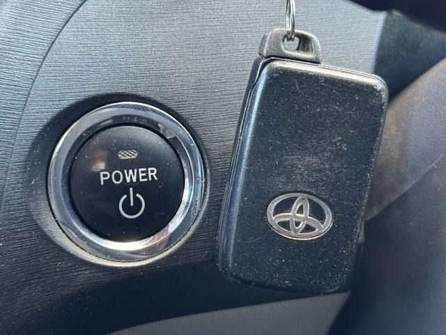 TOYOTA PRIUS 2011 Image 31