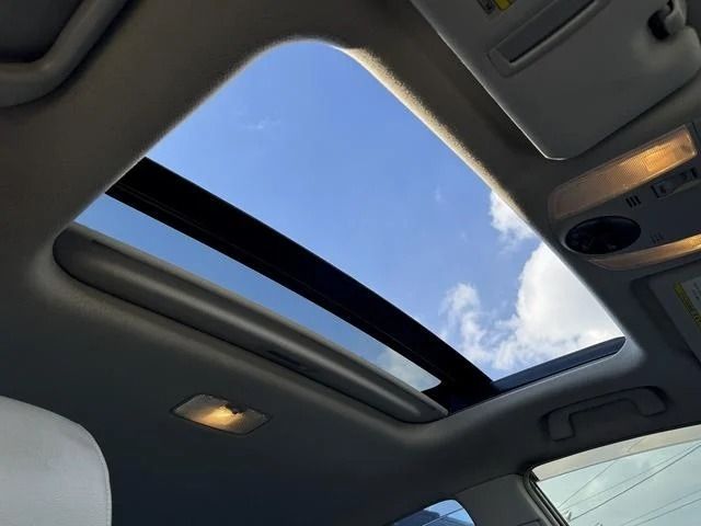 TOYOTA PRIUS 2011 Image 31