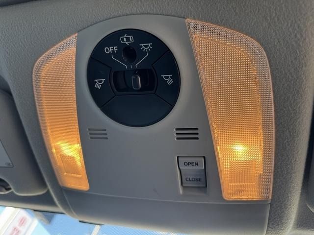 TOYOTA PRIUS 2011 Image 31