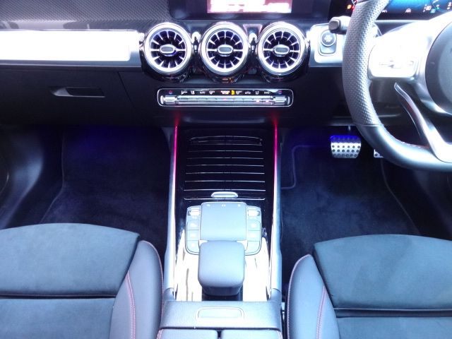 MERCEDES BENZ GLB 2023 Image 31