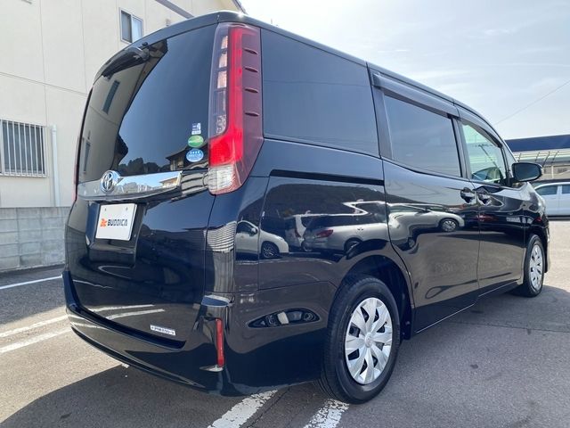 TOYOTA NOAH 2014 Image 31