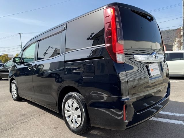 TOYOTA NOAH 2014 Image 31