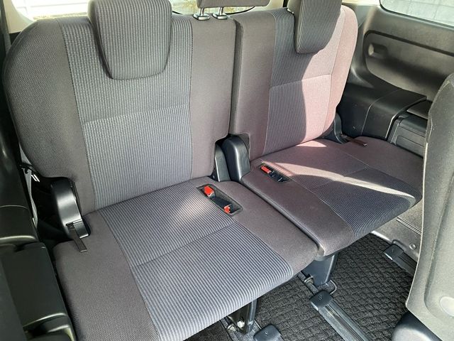 TOYOTA NOAH 2014 Image 31