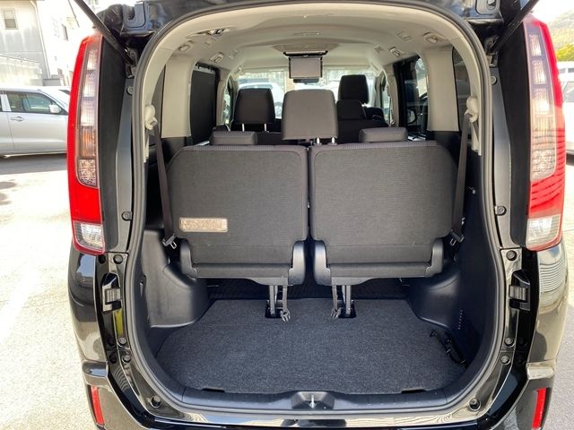 TOYOTA NOAH 2014 Image 31