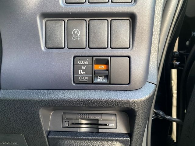 TOYOTA NOAH 2014 Image 31