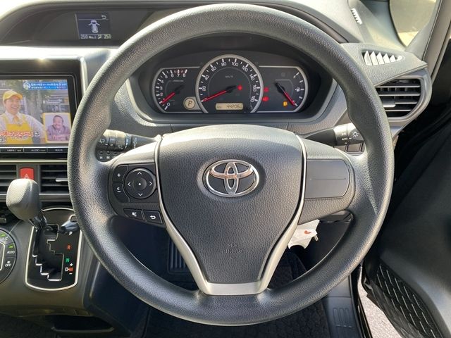 TOYOTA NOAH 2014 Image 31