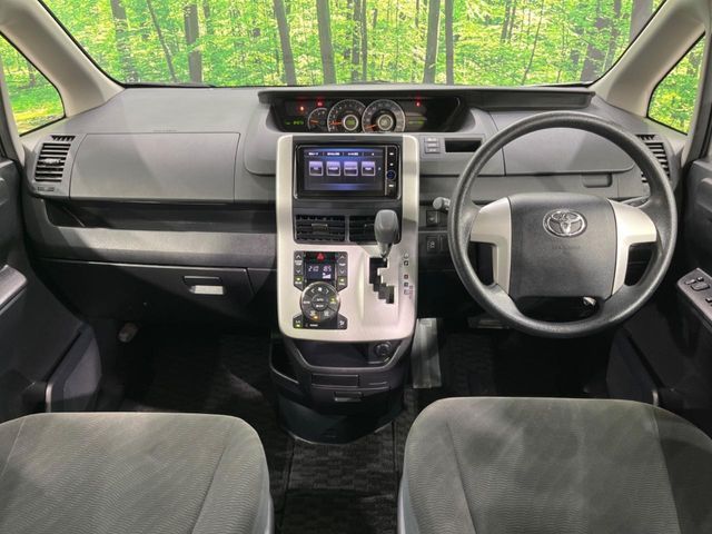 TOYOTA NOAH 2013 Image 31