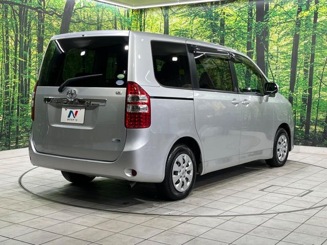 TOYOTA NOAH 2013 Image 31