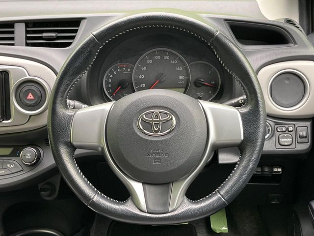 TOYOTA VITZ 2011 Image 31