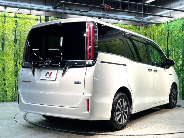 TOYOTA ESQUIRE HYBRID 2019 Image 31