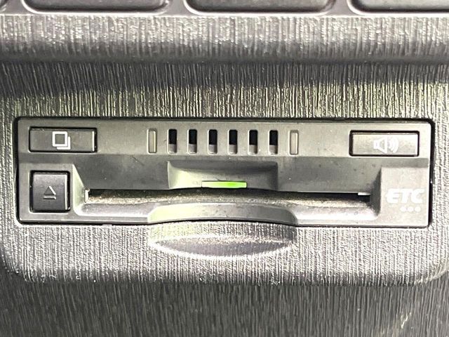 TOYOTA PRIUS ALPHA 2019 Image 31