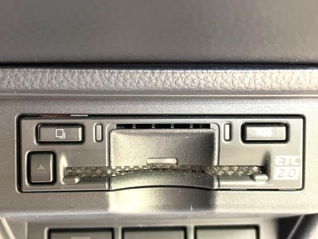 TOYOTA PRIUS PHV 2024 Image 31