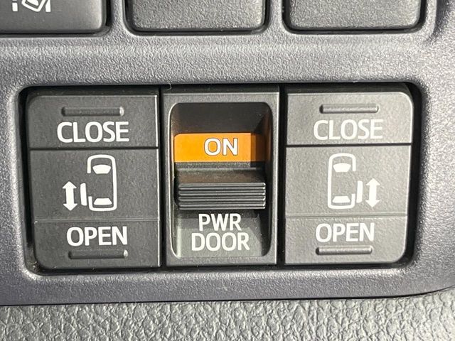 TOYOTA VOXY 2017 Image 31