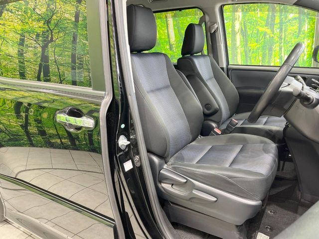 TOYOTA VOXY 2017 Image 31