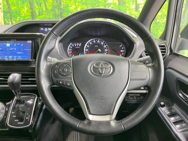 TOYOTA VOXY 2017 Image 31