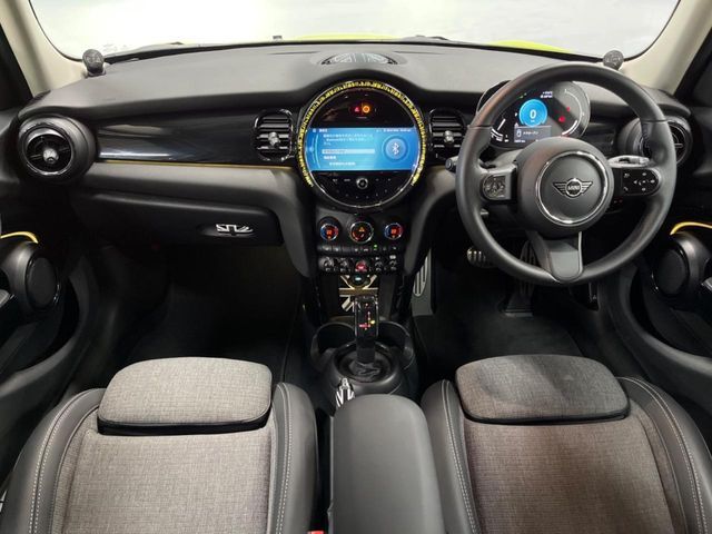 BMW MINI COOPER SD 5DOOR 2022 Image 31