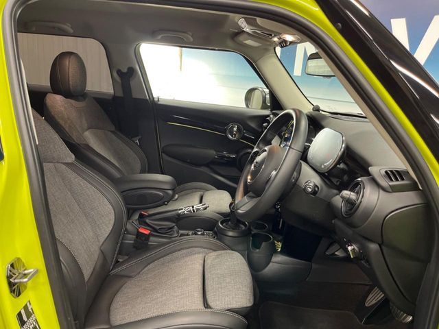 BMW MINI COOPER SD 5DOOR 2022 Image 31