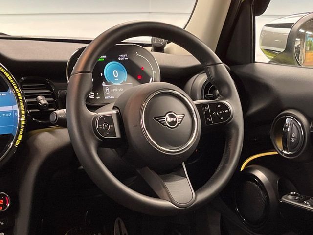 BMW MINI COOPER SD 5DOOR 2022 Image 31