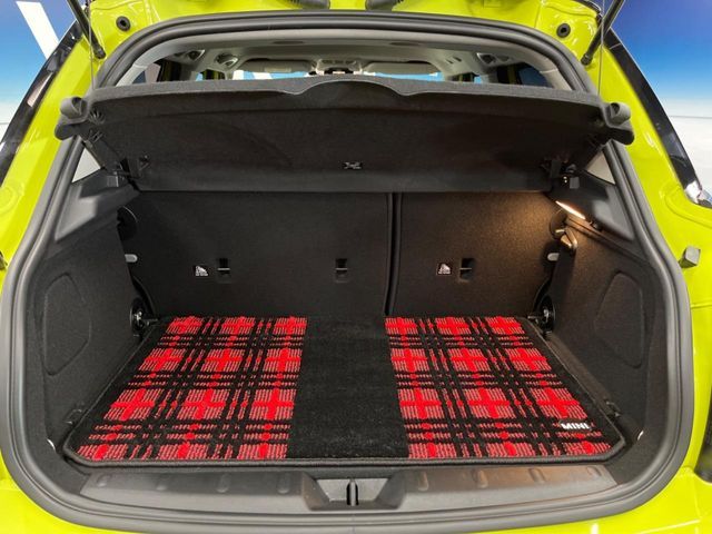 BMW MINI COOPER SD 5DOOR 2022 Image 31