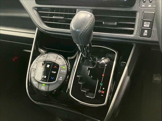 TOYOTA VOXY 2019 Image 31