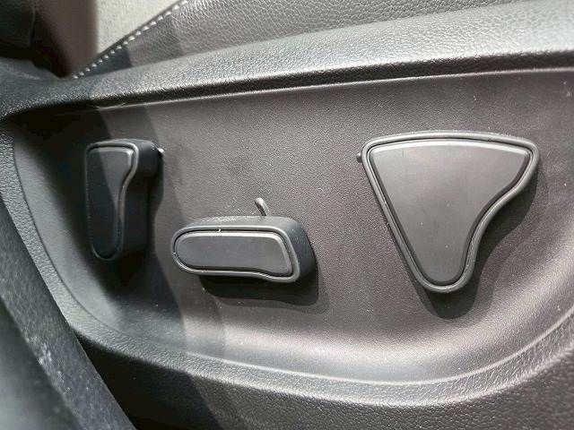 TOYOTA YARIS CROSS HYBRID 2022 Image 31