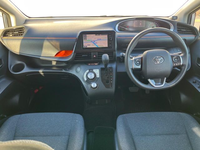 TOYOTA SIENTA HYBRID 2015 Image 31