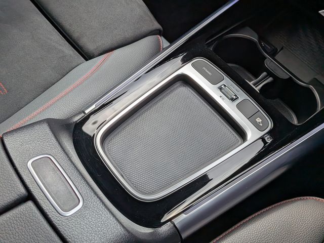 MERCEDES BENZ EQA 2024 Image 31