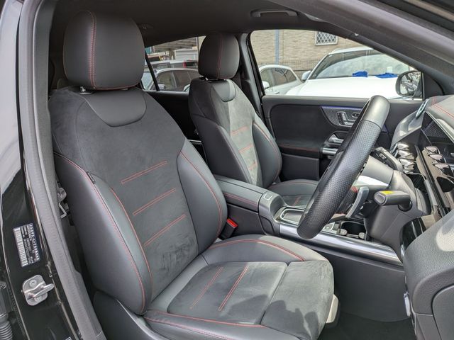 MERCEDES BENZ EQA 2024 Image 31