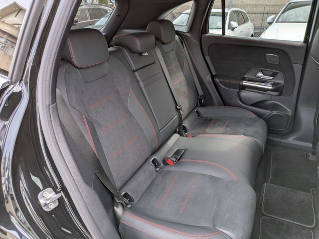 MERCEDES BENZ EQA 2024 Image 31