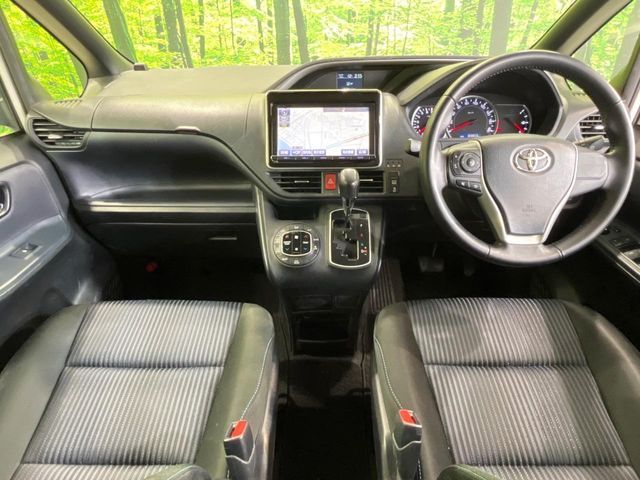 TOYOTA VOXY 2016 Image 31