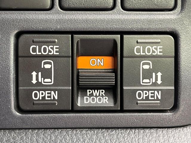 TOYOTA VOXY 2016 Image 31