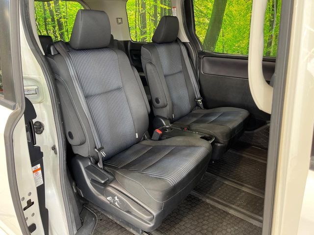 TOYOTA VOXY 2016 Image 31