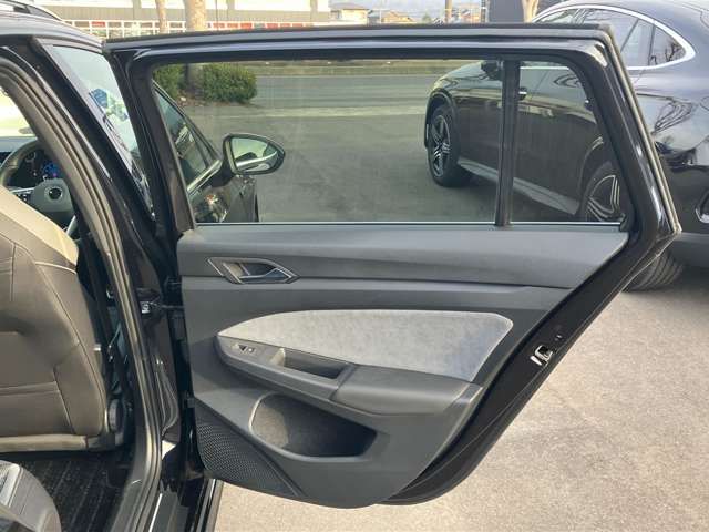 VOLKSWAGEN GOLF VARI 2023 Image 31