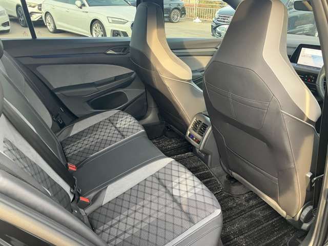 VOLKSWAGEN GOLF VARI 2023 Image 31