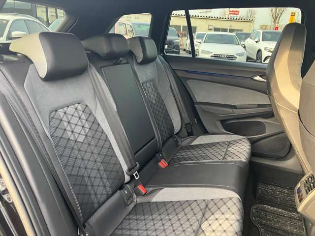 VOLKSWAGEN GOLF VARI 2023 Image 31