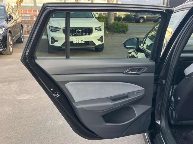 VOLKSWAGEN GOLF VARI 2023 Image 31