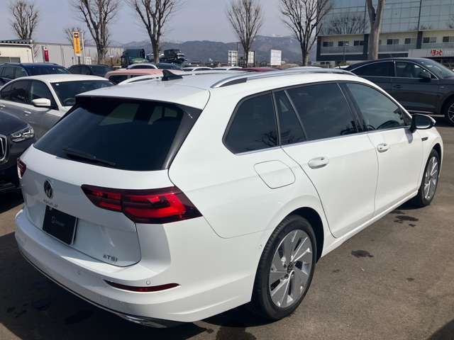 VOLKSWAGEN GOLF VARI 2024 Image 31