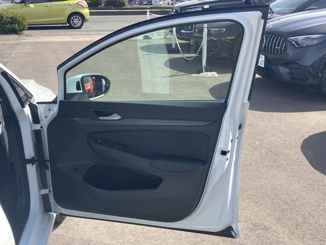 VOLKSWAGEN GOLF VARI 2024 Image 31