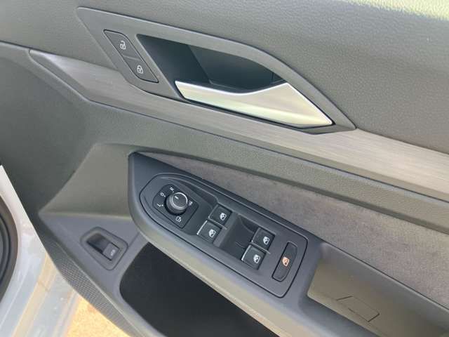 VOLKSWAGEN GOLF VARI 2024 Image 31