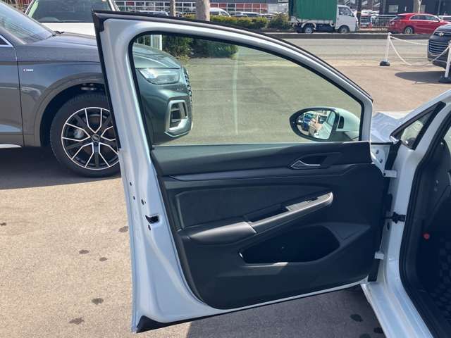 VOLKSWAGEN GOLF VARI 2024 Image 31