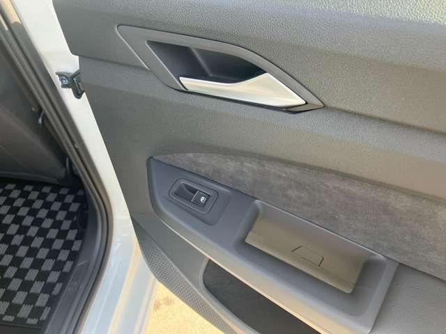 VOLKSWAGEN GOLF VARI 2024 Image 31