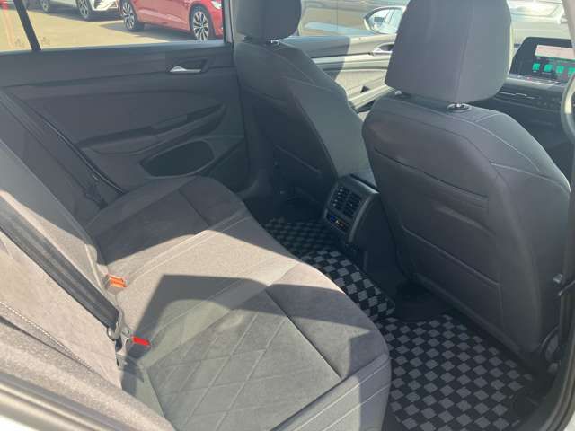 VOLKSWAGEN GOLF VARI 2024 Image 31